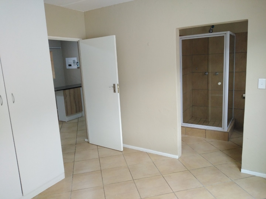 To Let  Bedroom Property for Rent in Van Der Hoff Park North West